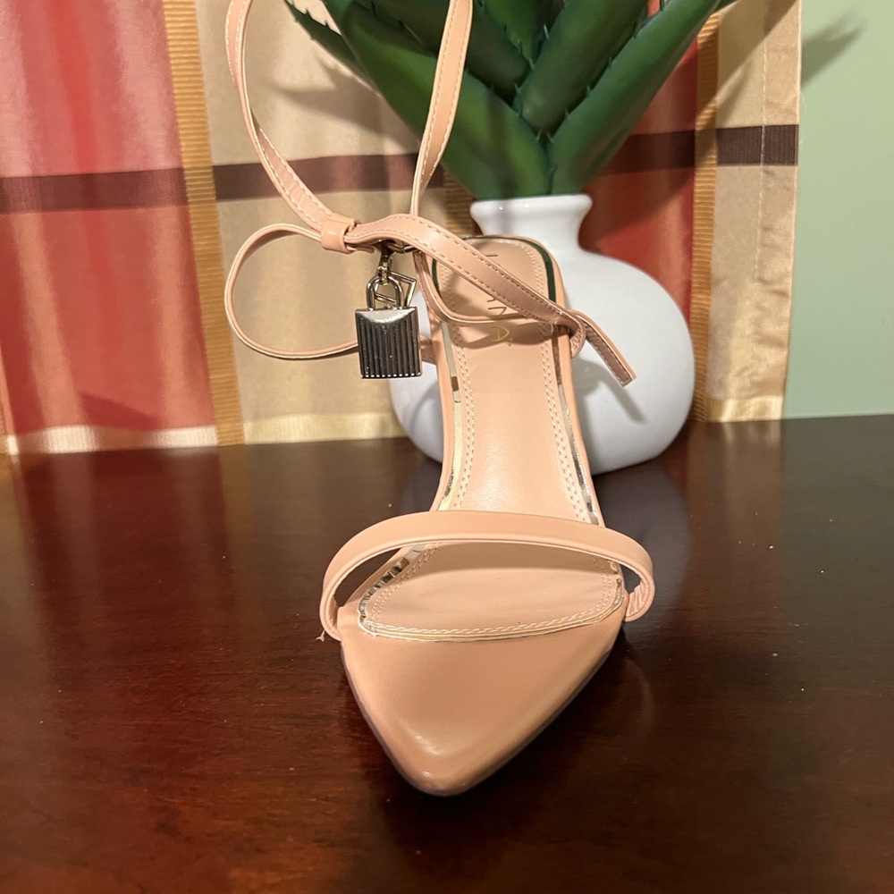 Elegant Nude Women's Shoe